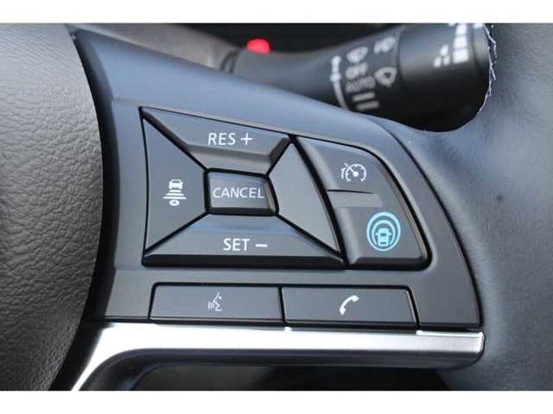 Nissan Juke 1.0 DIG-T 6MT Tekna Leder Soundsystem Bose 360 Kamera LED ACC Apple CarPlay 1.0 DIG-T 6MT Tekna Leder Soundsystem Bose 360 Kamera LED ACC Apple CarPlay Andr