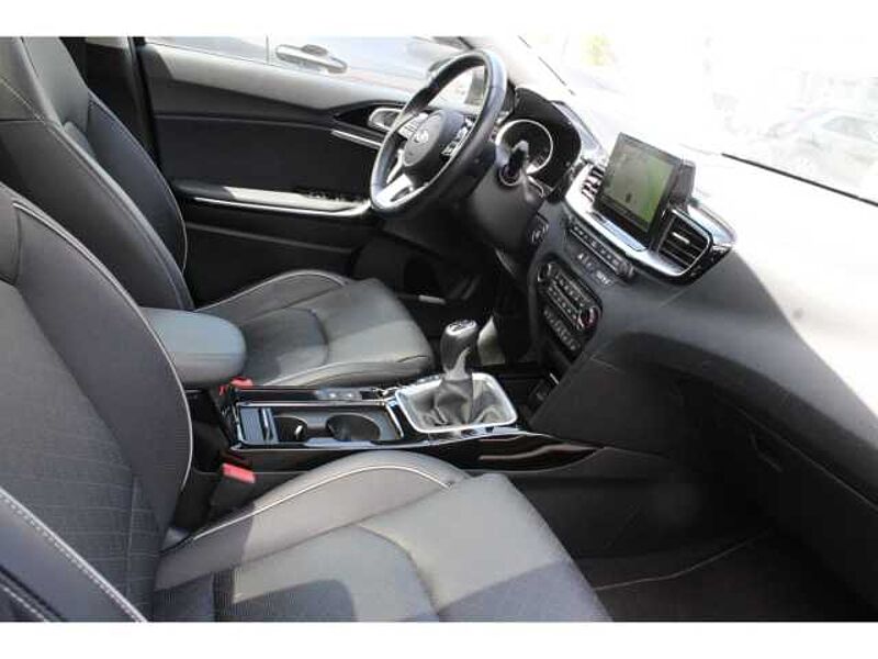 Kia Ceed_sw Platinum Edition EU6d-T(5T, 5 Sitze) 1.4 T-GDI PLATINUM Navi Memory Sitze