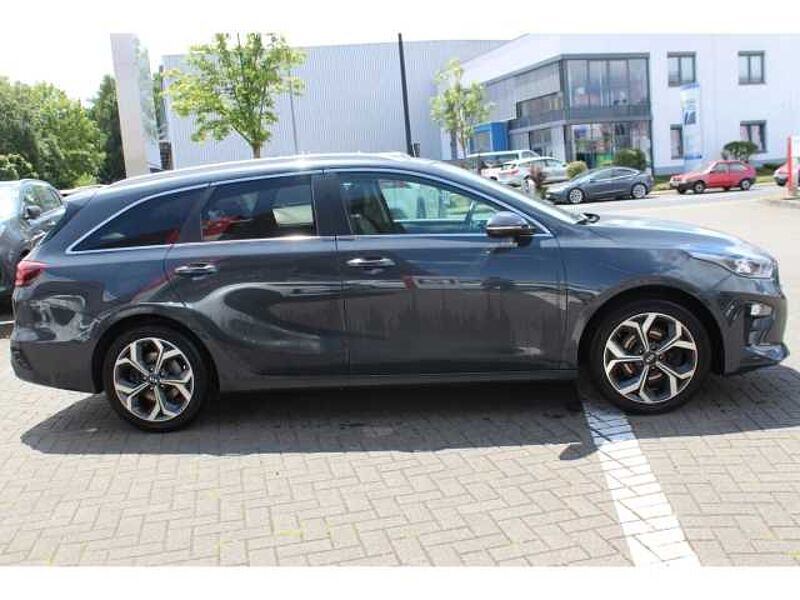 Kia Ceed_sw Platinum Edition EU6d-T(5T, 5 Sitze) 1.4 T-GDI PLATINUM Navi Memory Sitze