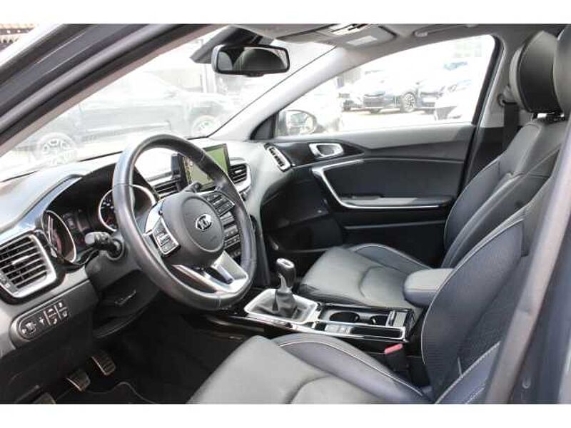 Kia Ceed_sw Platinum Edition EU6d-T(5T, 5 Sitze) 1.4 T-GDI PLATINUM Navi Memory Sitze