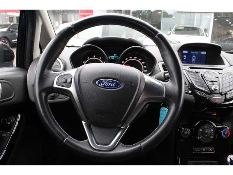 Ford Fiesta EcoBoost 1.0 Titanium Navi Ambiente Beleuchtung SHZ Notbremsass. Tel. -Vorb. PDCv