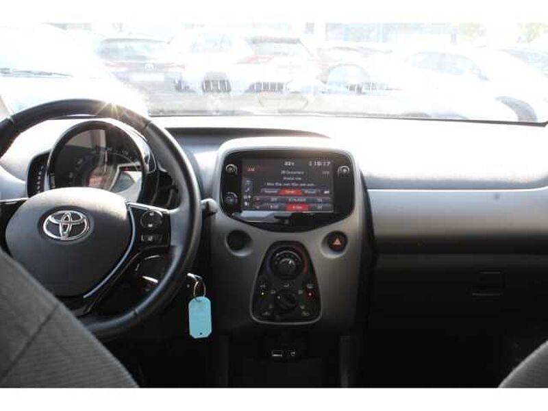 Toyota Aygo X -Play Team D 1.0 EU6d 5-TÜRER, 1,0-L-VVT-I, 5-GANG-SCHALTGETRIEBE Apple CarPlay