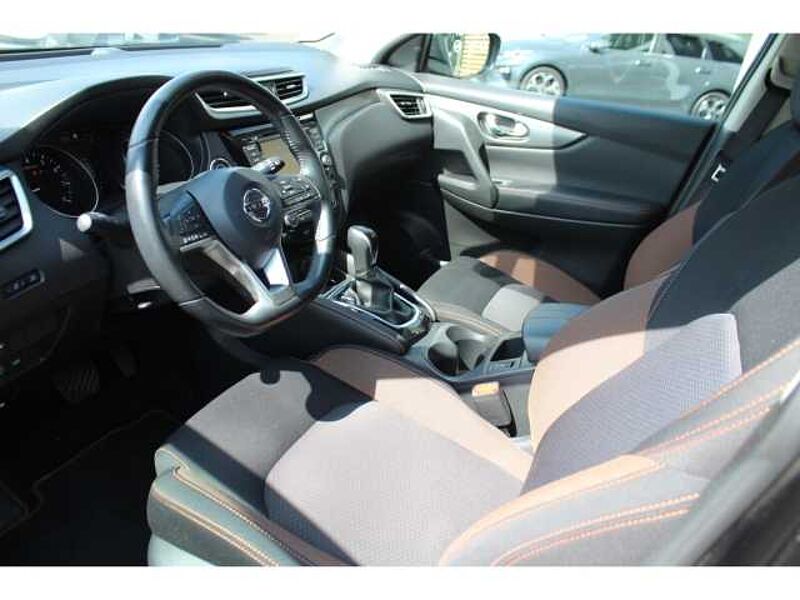 Nissan Qashqai N-Motion 1.3 EU6d-T N-MOTION 1,3 DIG-T 160 PS DCT 4X2 Panorama Navi 360 Kamera