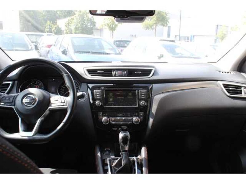 Nissan Qashqai N-Motion 1.3 EU6d-T N-MOTION 1,3 DIG-T 160 PS DCT 4X2 Panorama Navi 360 Kamera