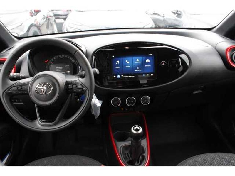 Toyota Aygo X 1,0l Team D Apple CarPlay Android Auto Musikstreaming DAB SHZ Spurhalteass. Fern