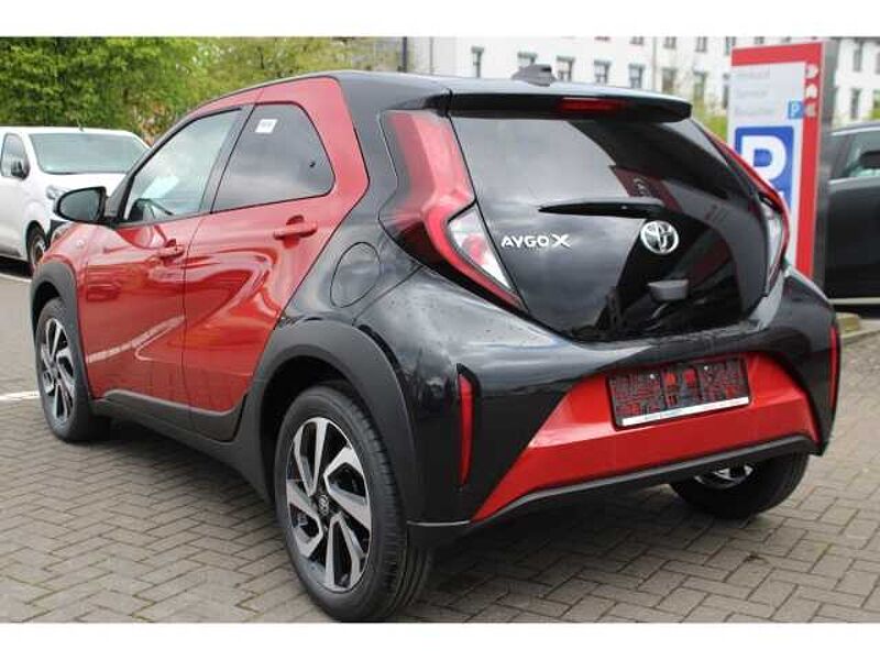 Toyota Aygo X 1,0l Team D Apple CarPlay Android Auto Musikstreaming DAB SHZ Spurhalteass. Fern