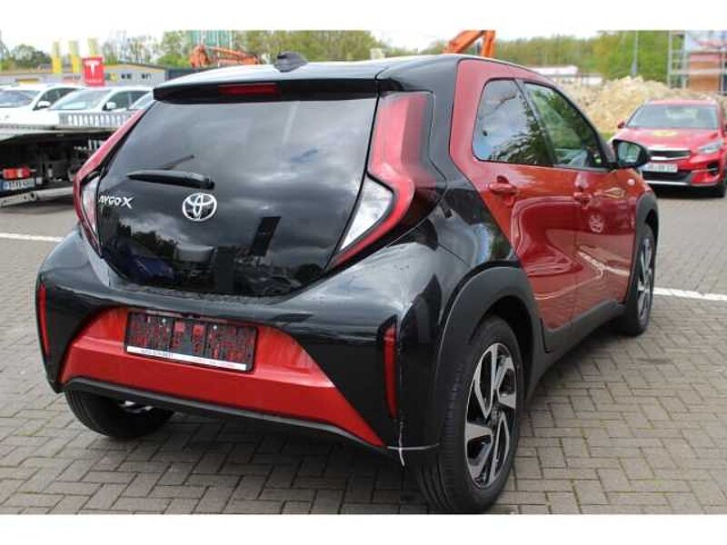 Toyota Aygo X 1,0l Team D Apple CarPlay Android Auto Musikstreaming DAB SHZ Spurhalteass. Fern