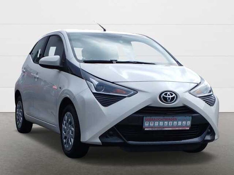 Toyota Aygo X -Play 1.0 EU6d 5-TÜRER, 1,0-L-VVT-I, 5-GANG-SCHALTGETRIEBE DAB Tel. -Vorb. Bergan