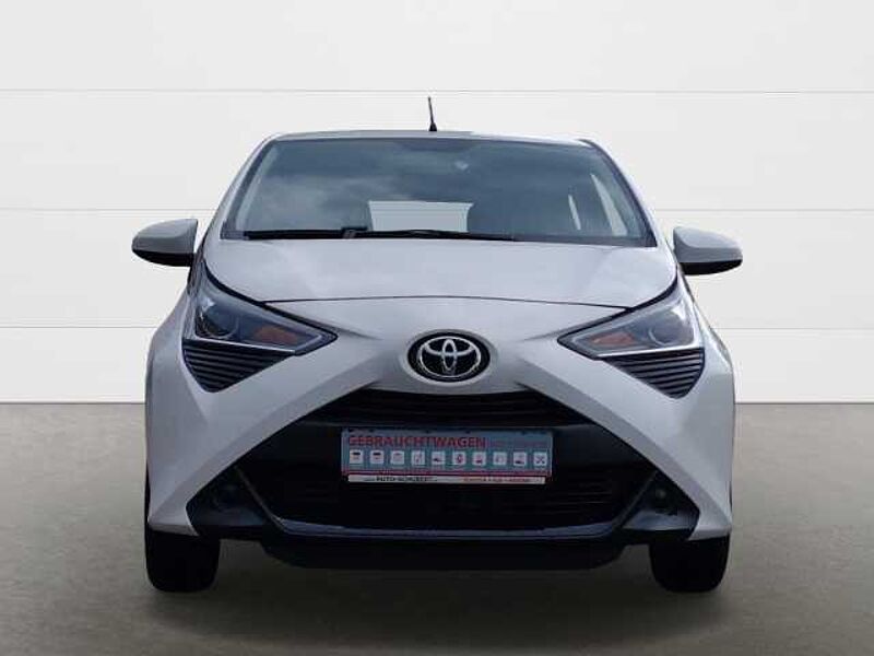 Toyota Aygo X -Play 1.0 EU6d 5-TÜRER, 1,0-L-VVT-I, 5-GANG-SCHALTGETRIEBE DAB Tel. -Vorb. Bergan