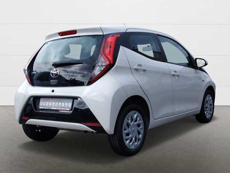 Toyota Aygo X -Play 1.0 EU6d 5-TÜRER, 1,0-L-VVT-I, 5-GANG-SCHALTGETRIEBE DAB Tel. -Vorb. Bergan