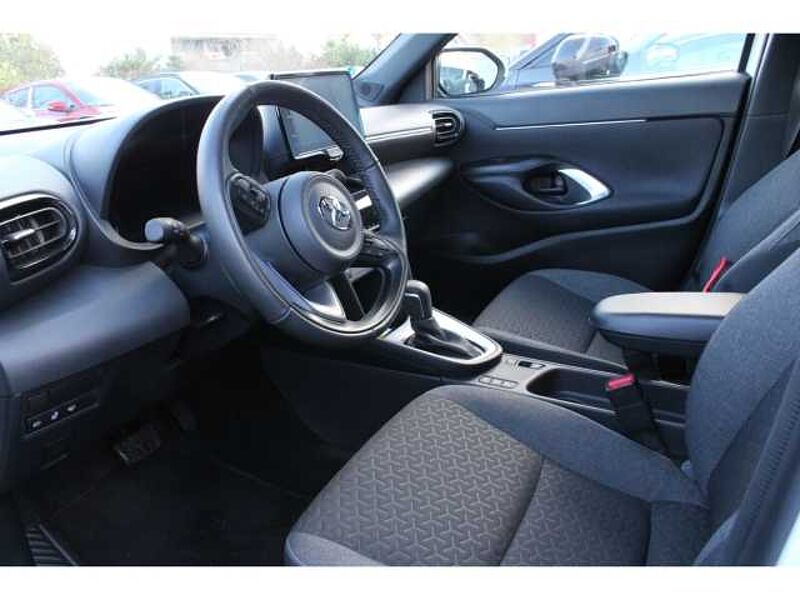 Toyota Yaris Cross Team D 1,5l 2WD Navi LED Scheinwerferreg. Apple CarPlay Android Auto